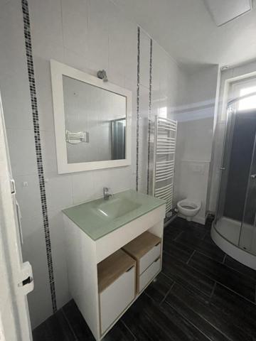 REF 11591- 58 BD BERTRAND DE DOUE F3 au 2ème - TRAVERSANT