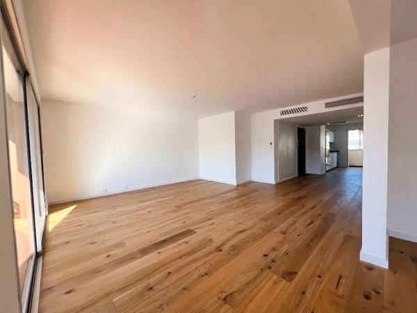 Appartement
         4 pièces
        - 109 m² 525 000 € *
