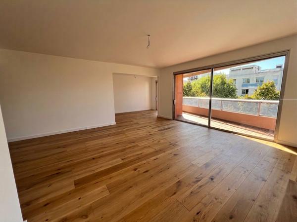 Appartement
         4 pièces
        - 109 m² 525 000 € *