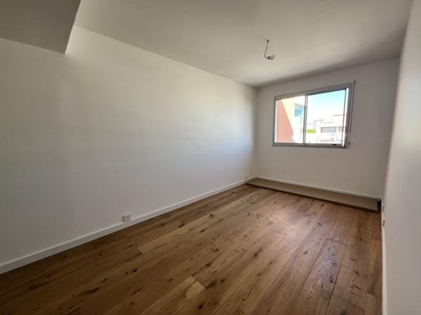 Appartement
         4 pièces
        - 109 m² 525 000 € *