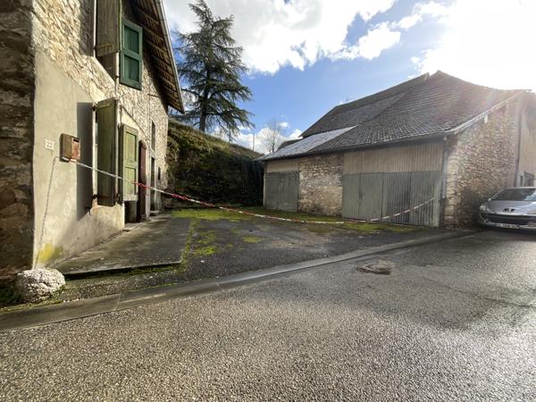 Courtenay (38510) Maison de village en pierre à rénover entièrement 38510 LANCIN (COURTENAY)