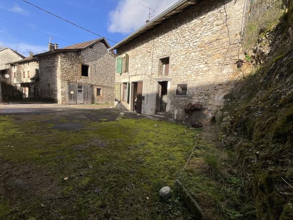 Courtenay (38510) Maison de village en pierre à rénover entièrement 38510 LANCIN (COURTENAY)