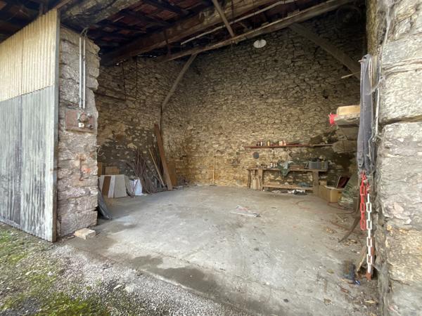 Courtenay (38510) Maison de village en pierre à rénover entièrement 38510 LANCIN (COURTENAY)