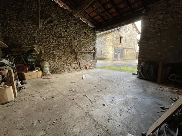 Courtenay (38510) Maison de village en pierre à rénover entièrement 38510 LANCIN (COURTENAY)