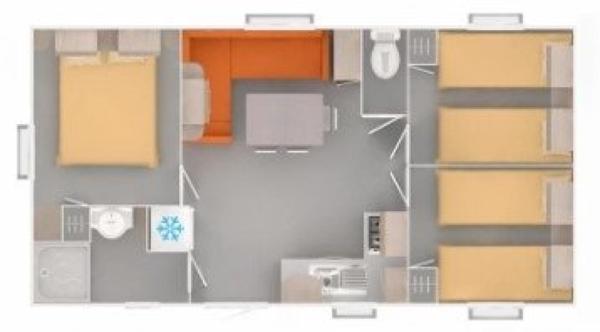 Terrain avec mobile homme