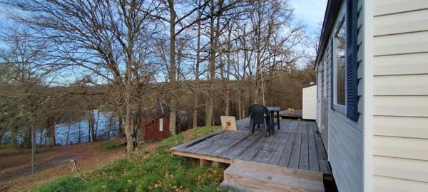 Terrain avec mobile homme