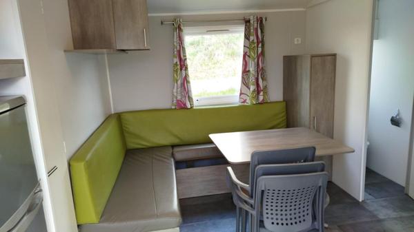 Terrain avec mobile homme