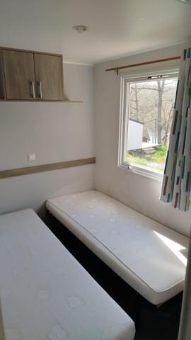 Terrain avec mobile homme