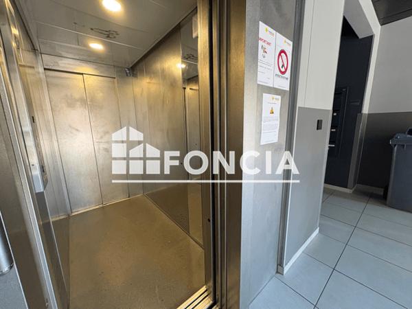 Location Studio 18.59 m² - 77/79 AVENUE GENERAL DE GAULLE Albi 81000