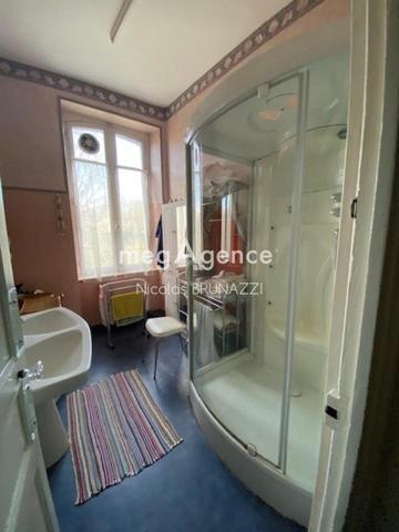 Maison à AMBRIERES-LES-VALLEES, 53300 - 14 pièces 361m²