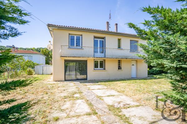 Maison traditionnelle des années 1970 à vendre à Pujols