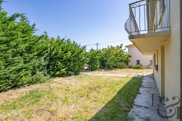 Maison traditionnelle des années 1970 à vendre à Pujols