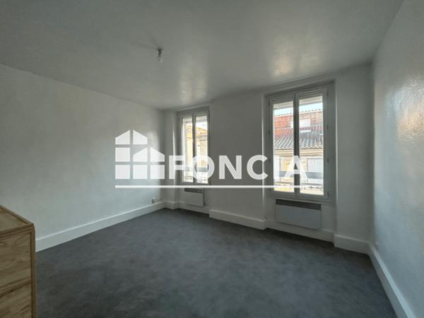 Location Appartement 2 pièces 50 m² - 23 RUE DE CASSENEUIL Villeneuve Sur Lot 47300