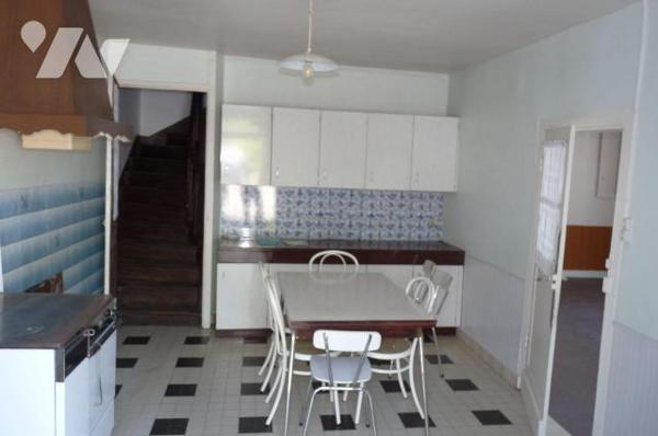 Maison à vendre à Chantrigné(53), dans le centre du village, une maison comprenant une cuisine ...