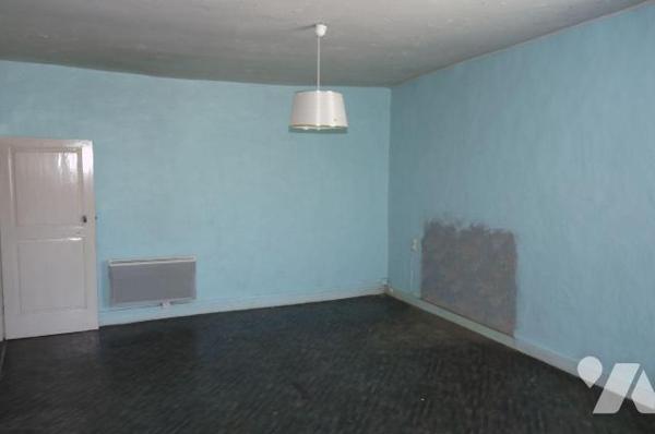 Maison à vendre à Chantrigné(53), dans le centre du village, une maison comprenant une cuisine ...