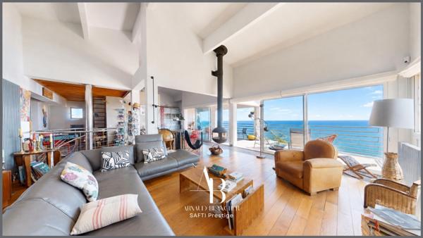 Villa avec vue panoramique exceptionnelle sur la Méditerranée