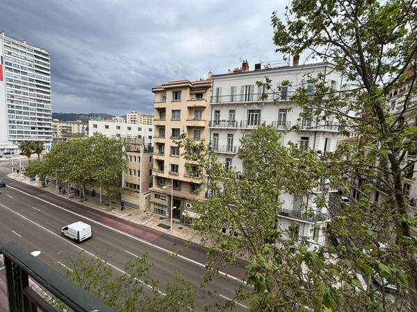 Appartement 4 pièces à vendre au 4ème étage - Toulon Centre Ville