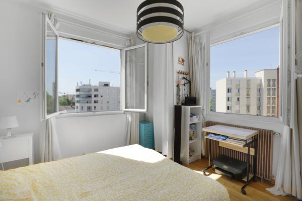 Lumineux 3 pièces avec parking Metro Cusset