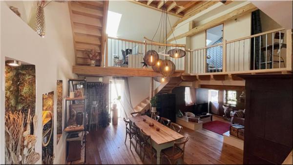 Maison à vendre 4 pièces FRANGY (74)  entièrement restaurée avec jardin plat de 900 m² et vue panoramique sur le Vuache