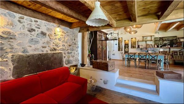 Maison à vendre 4 pièces FRANGY (74)  entièrement restaurée avec jardin plat de 900 m² et vue panoramique sur le Vuache