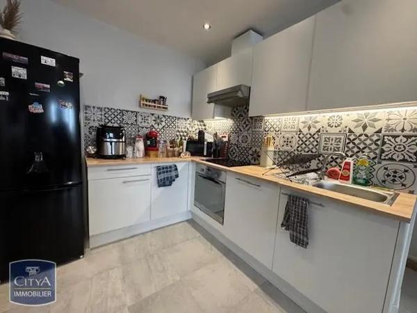 Appartement à louer 4 pièces 82m² Nissan-lez-Enserune (34440)