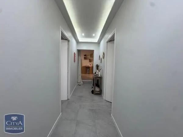 Appartement à louer 4 pièces 82m² Nissan-lez-Enserune (34440)