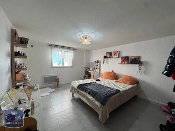 Appartement à louer 4 pièces 82m² Nissan-lez-Enserune (34440)