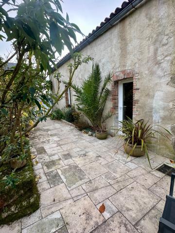 Maison à vendre 7 pièces LE TEMPLE (79)