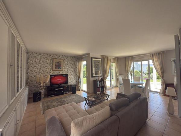 Propriété située au calme dans le centre La trinité sur Mer 56470