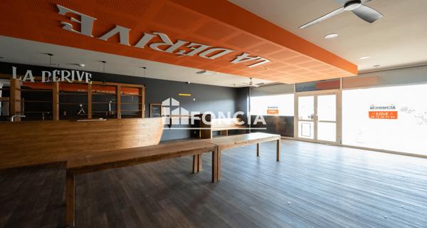 À vendre Local commercial 240 m² - Montélimar 26200