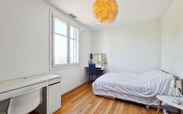 Maison à vendre    5 pièces •  Layrac