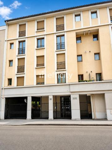 Appartement
         3 pièces
        - 75 m² Exclusivité 390 000 € *