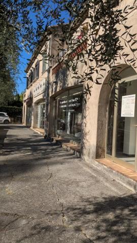 Vente                                                      Immeuble
                        
                     4 pièces                      131 m2                     à Vallauris