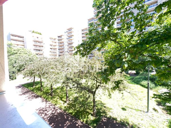 Grand appartement familial avec terrasse + 2 garages en sous-sol + cave