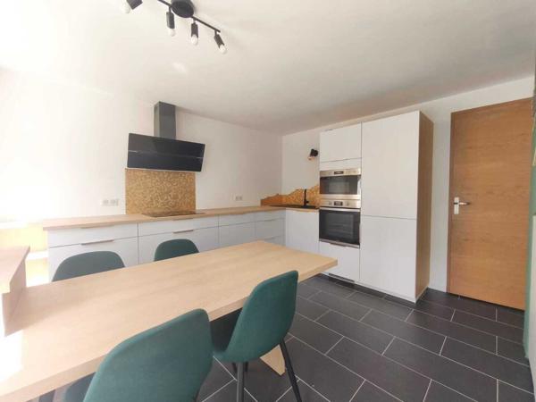 Maison en parfait état en pierre 297 000 € H.A.I.*