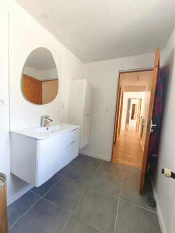Maison en parfait état en pierre 297 000 € H.A.I.*