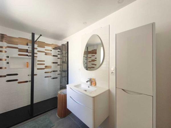 Maison en parfait état en pierre 297 000 € H.A.I.*