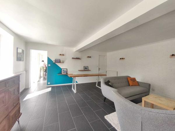 Maison en parfait état en pierre 297 000 € H.A.I.*