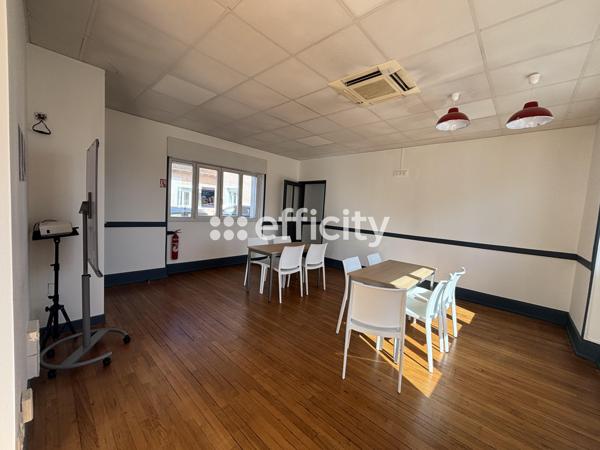 Local Commercial
        
        - 450 m² Exclusivité 1 081 200 € *