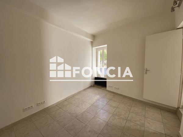 Location Appartement 2 pièces 31 m² - 29 RUE PRINCIPALE Montaren Et St Mediers 30700