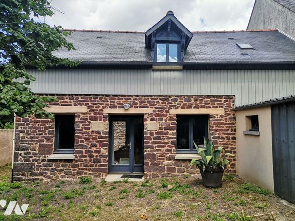 MONTFORT SUR MEU - EXCLUSIVITE, charmante maison de ville en pierres avec jardin de 200 m²