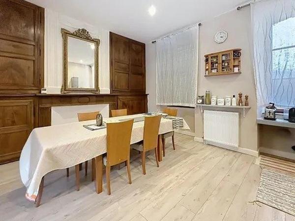 Situé au coeur du centre historique de Cahors appartement T 4 avec balcon