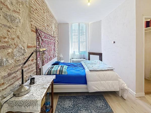 Situé au coeur du centre historique de Cahors appartement T 4 avec balcon