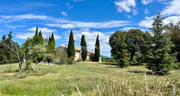 A vendre - Mas provençal ancien à rénover - Sud Luberon