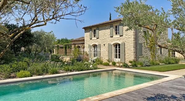 A vendre - Mas entièrement rénové - Eygalières