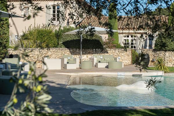 Hôtel**** à vendre au coeur des Alpilles - Les Baux De Provence