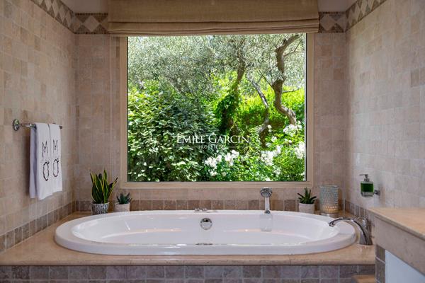 Hôtel**** à vendre au coeur des Alpilles - Les Baux De Provence