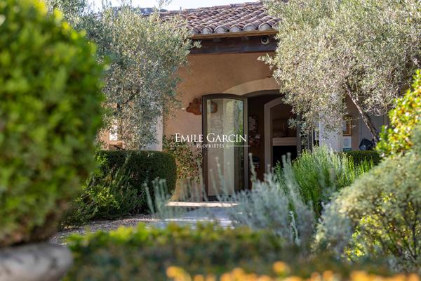 Hôtel**** à vendre au coeur des Alpilles - Les Baux De Provence