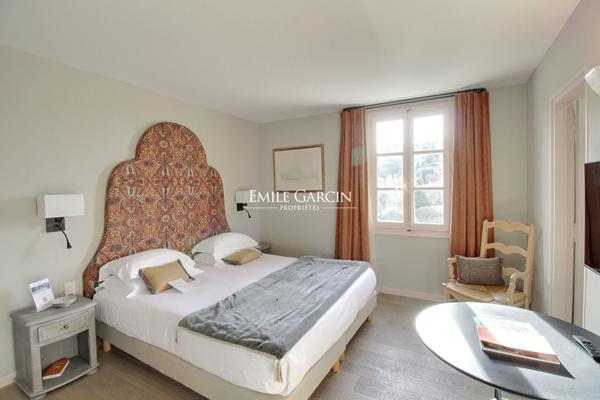 Hôtel**** à vendre au coeur des Alpilles - Les Baux De Provence