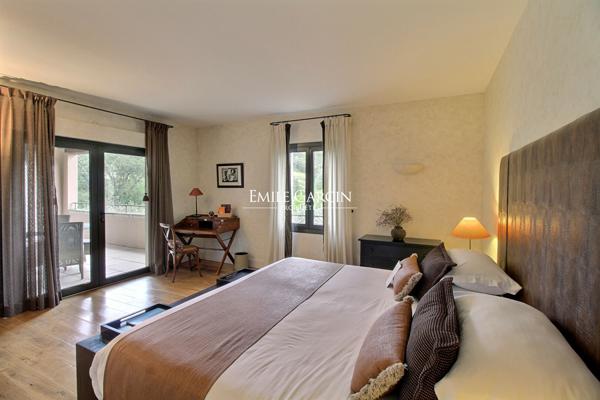 Hôtel**** à vendre au coeur des Alpilles - Les Baux De Provence